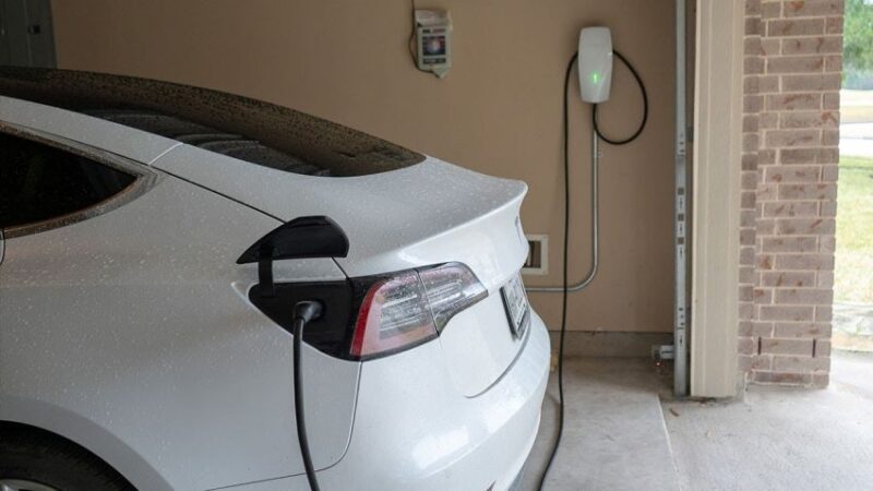 mau-pasang-home-charging-mobil-listrik-segini-biayanya-qos