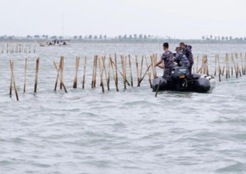 tni-al-dan-kkp-kembali-bongkar-pagar-laut-di-tangerang-7_169