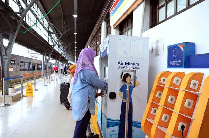 Air Minum isi ulang KAI