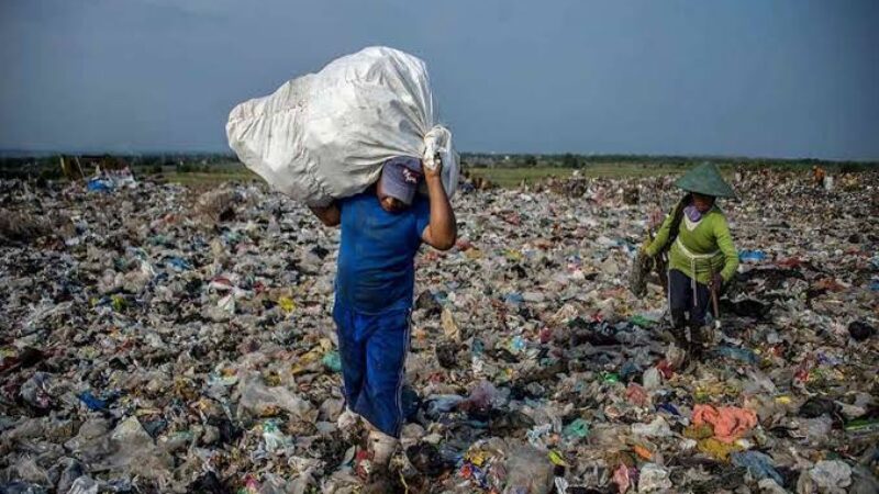 Ilustrasi masalah sampah di Indonesia