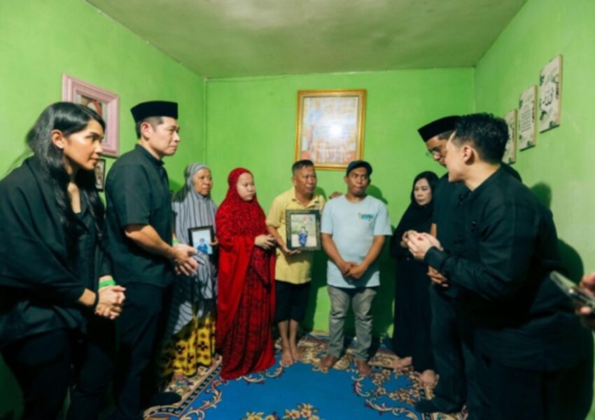 Jajaran manajemen Grab menyampaikan belasungkawa secara langsung kepada keluarga Almarhum Rusdamdiansyah atau Dandi Jajaran manajemen Grab menyampaikan belasungkawa secara langsung kepada keluarga Almarhum Rusdamdiansyah atau Dandi