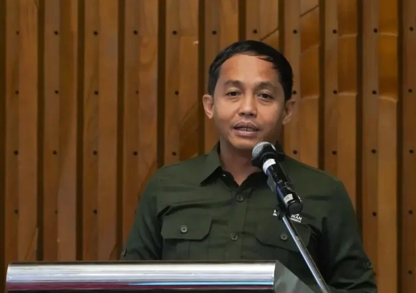 Menhut Raja Juli Antoni