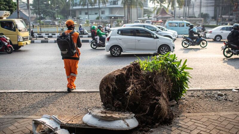 fasilitas umum rusak pasca demo (dok Antara - Aprillio Akbar) (1)