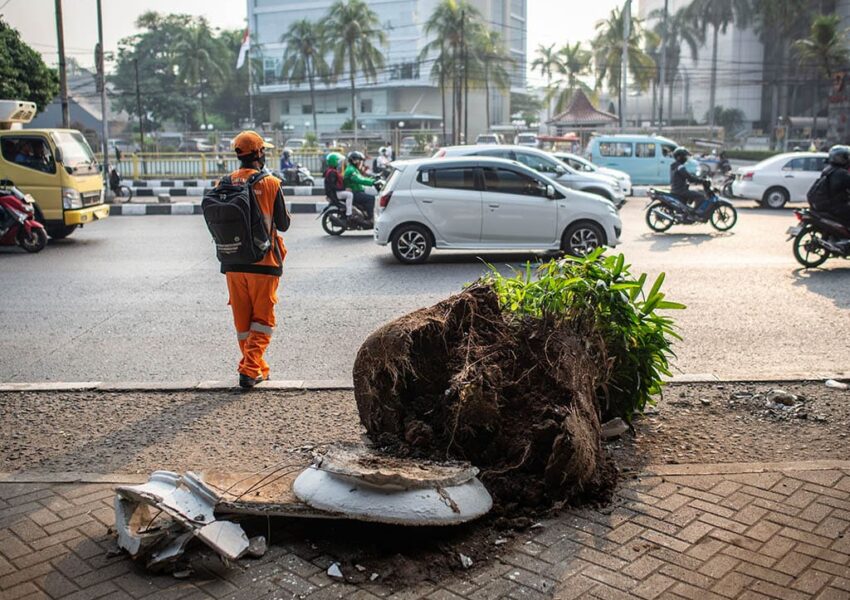 fasilitas umum rusak pasca demo (dok Antara - Aprillio Akbar) (1)