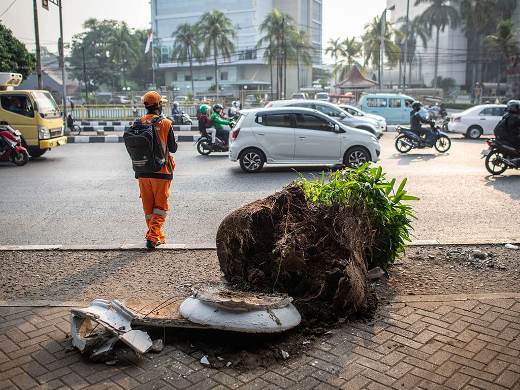 fasilitas umum rusak pasca demo (dok Antara - Aprillio Akbar) (1)
