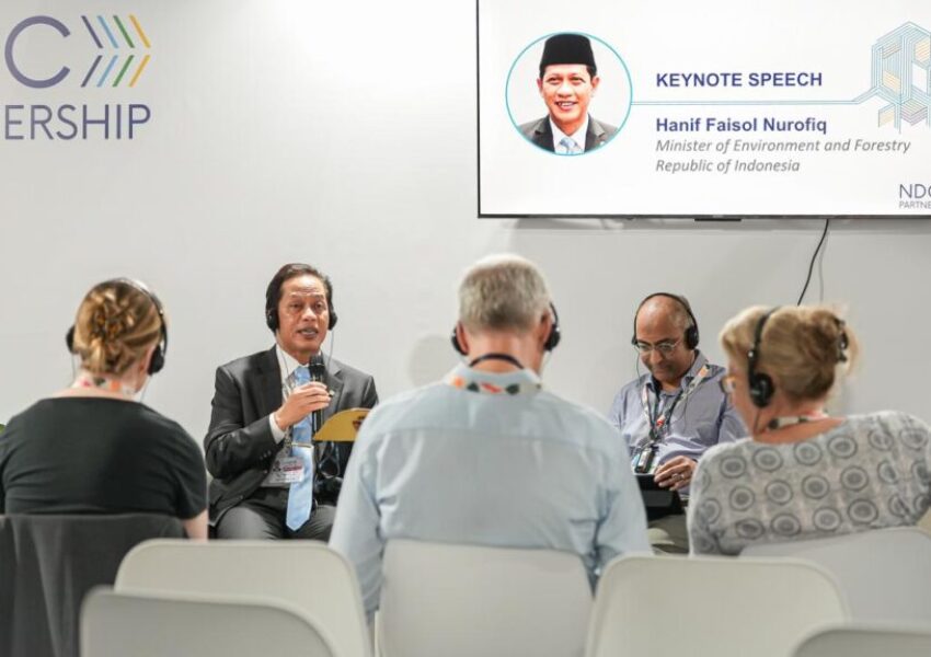 Menteri Hanif dalam forum diskusi COP30