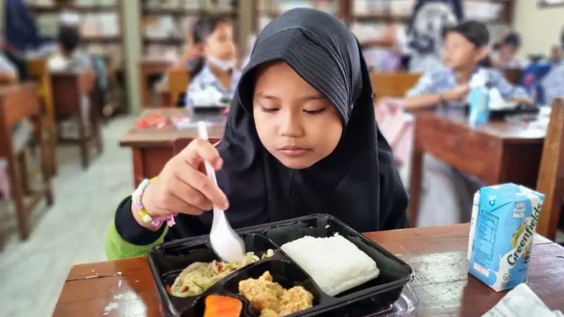 Ilustrasi makanan bergizi di Sekolah