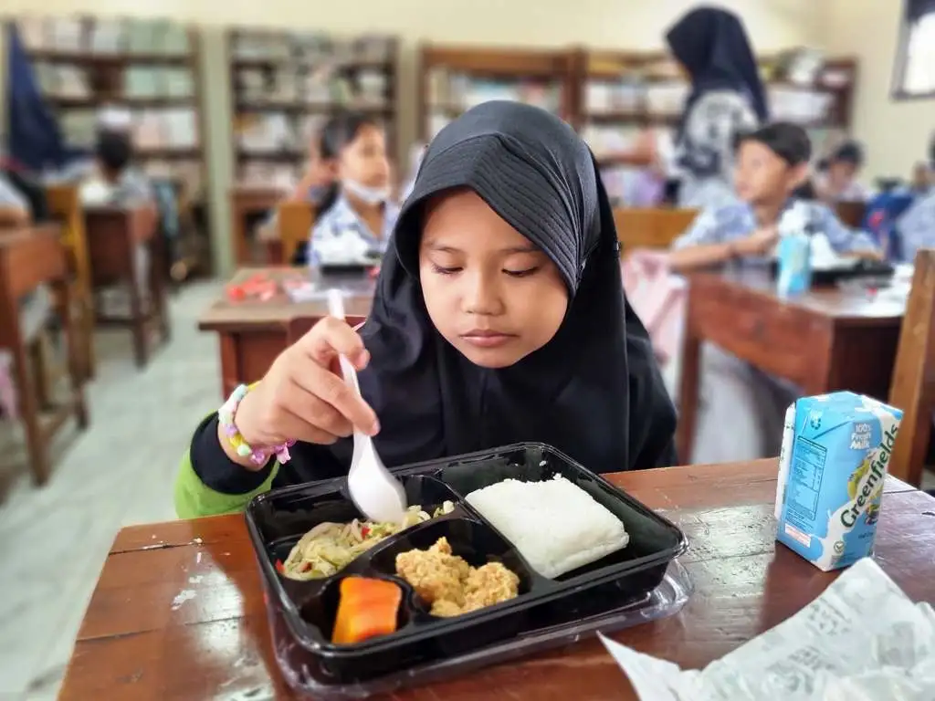 Ilustrasi makanan bergizi di Sekolah