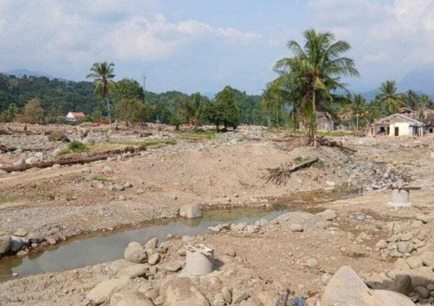 sungai mengering pasca banjir bandang