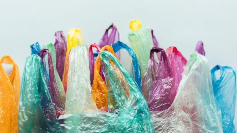 Ilustrasi Plastik sekali pakai