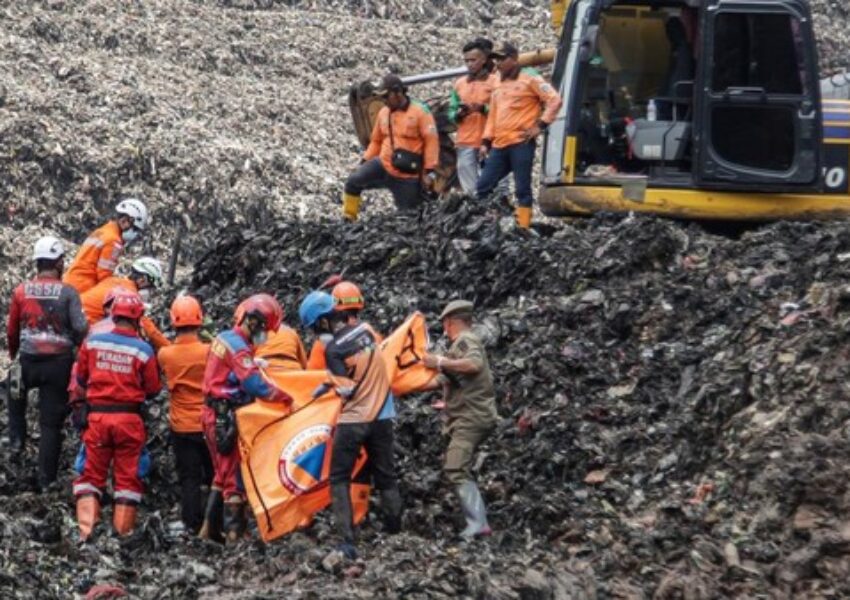 Longsor Bantargebang (Antara Foto_Darryl Ramadhan)