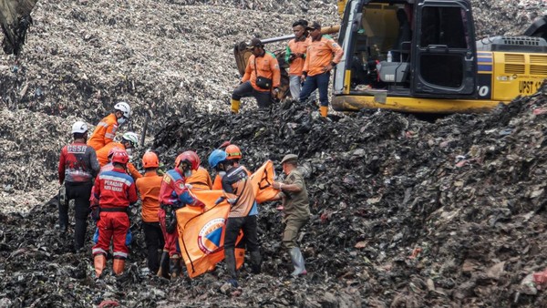 Longsor Bantargebang (Antara Foto_Darryl Ramadhan)