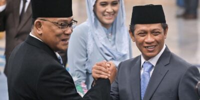 Menteri LH baru Jumhur Hidayat dan Mantan Menteri LH Hanif Faisol