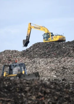 Sampah Bantargebang (ANTARA FOTO:Akbar Nugroho Gumay:YU)