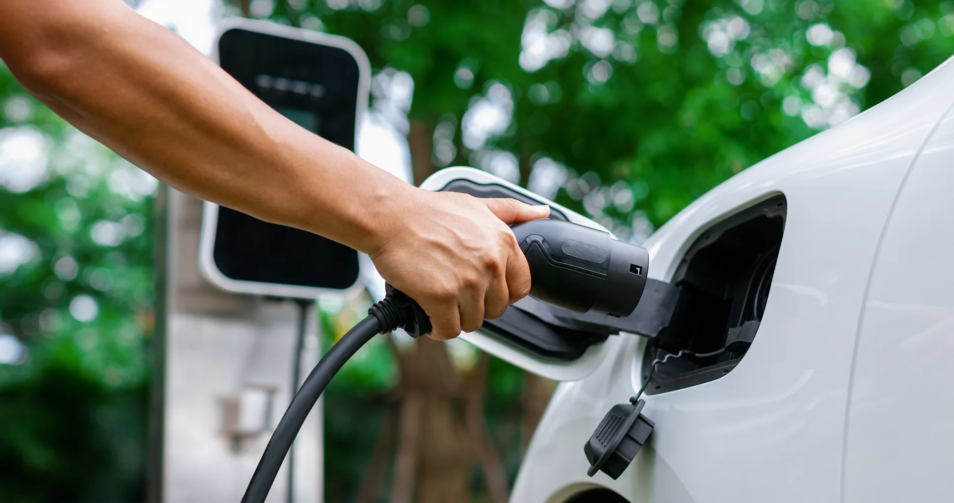 CHARGING EV