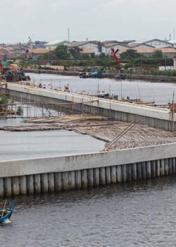 Suasana proyek Giant Sea Wall atau tanggul laut raksasa di Kosambi,Tangerang, Kamis (11:1:2024). (Bloomberg Technoz:Andrean Kristianto)