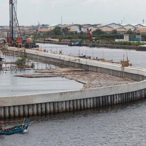 Suasana proyek Giant Sea Wall atau tanggul laut raksasa di Kosambi,Tangerang, Kamis (11:1:2024). (Bloomberg Technoz:Andrean Kristianto)