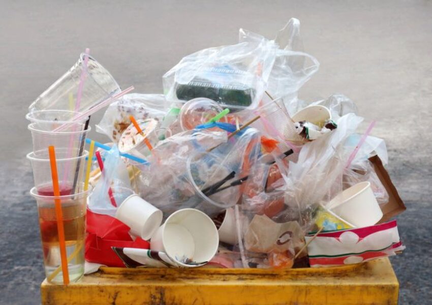 Ilustrasi Sampah Plastik