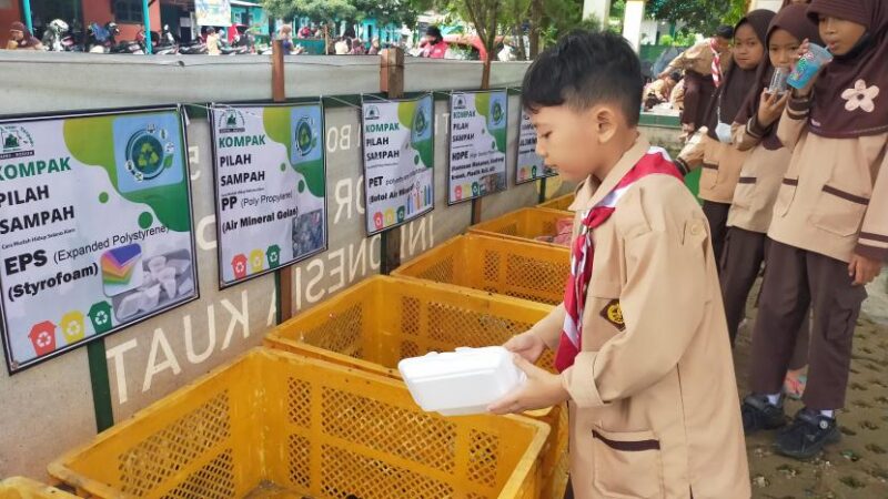 Ilustrasi pilah sampah oleh pelajar (dok Bina Ilmu)