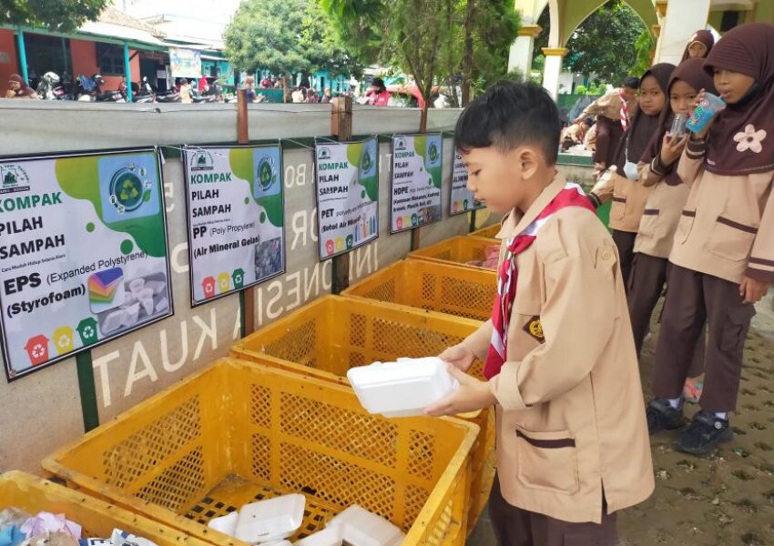 Ilustrasi pilah sampah oleh pelajar (dok Bina Ilmu)