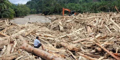 Ilustrasi sungai di Sumatra pasca banjir