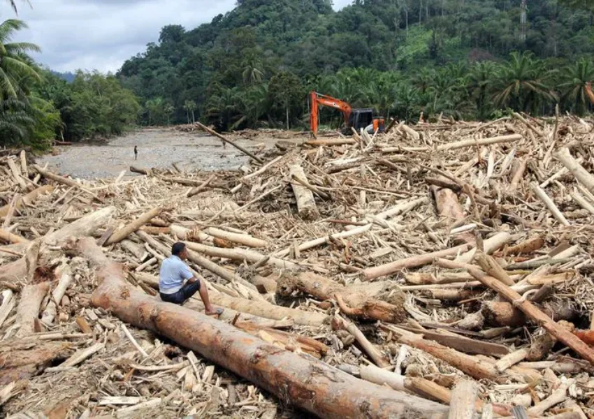 Ilustrasi sungai di Sumatra pasca banjir
