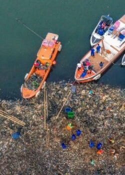 Pulau Sampah Jakarta (dok ANTARA FOTO:Sulthony Hasanuddin:nz)