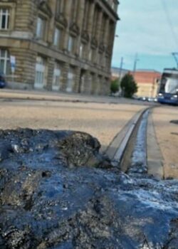 Aspal meleleh akibat gelombang panas di Eropa