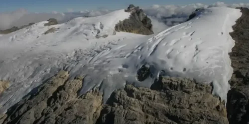 Es Abadi di puncak Jaya