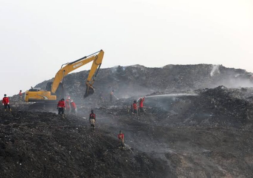 Kebakaran di TPA Jatiwaringin (dok BNPB)