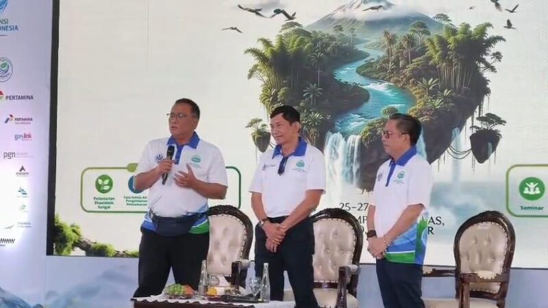 Menteri LH Jumhur Hidayat