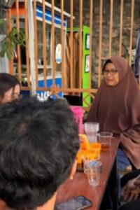 Tim Authentic ITS mendampingi Lakon Iwak
