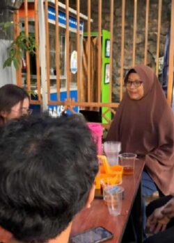 Tim Authentic ITS mendampingi Lakon Iwak