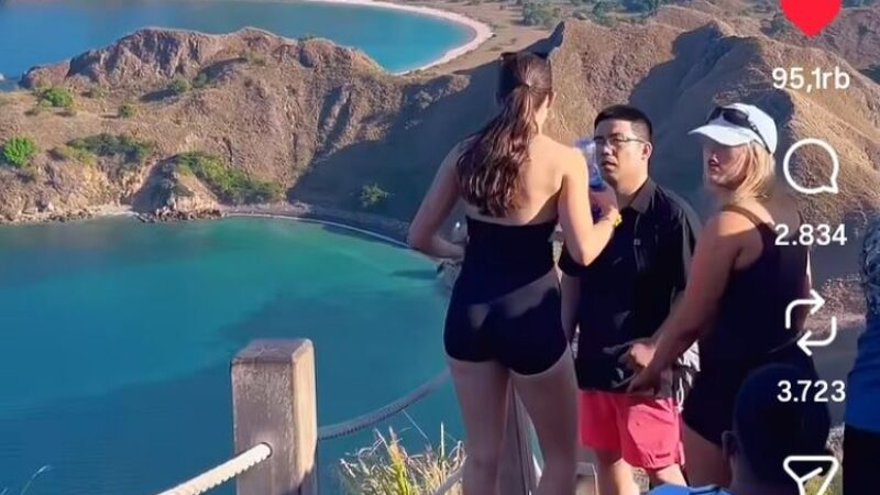 Wisatawan China Buang Sampah Sembarangan