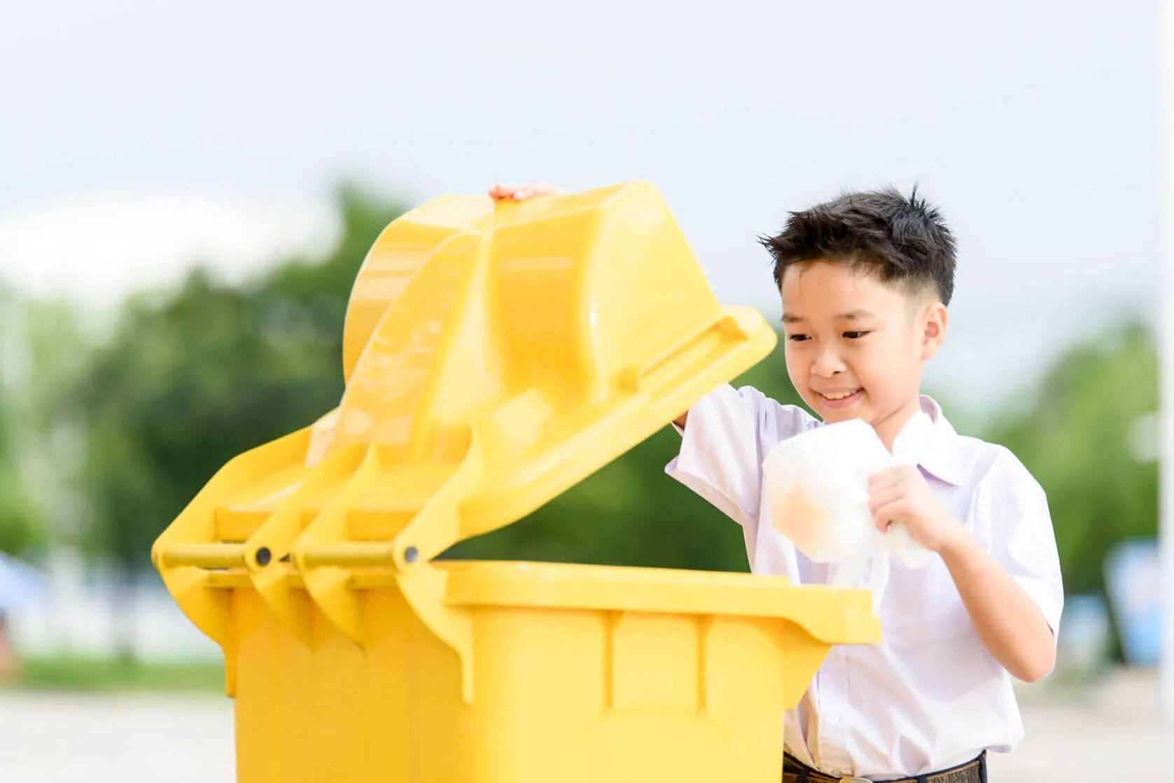 Ilustrasi Anak Membuang Sampah