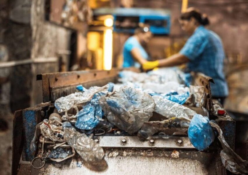 Ilustrasi Pengelolaan Sampah Industri