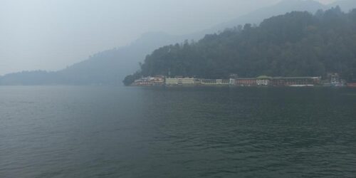 Danau Toba diselimuti kabut asap