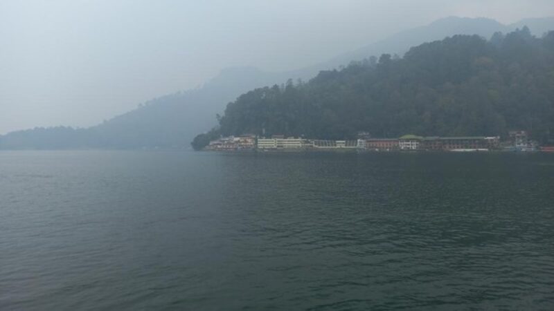 Danau Toba diselimuti kabut asap
