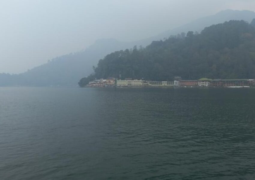 Danau Toba diselimuti kabut asap