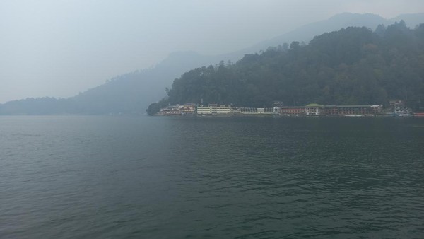 Danau Toba diselimuti kabut asap