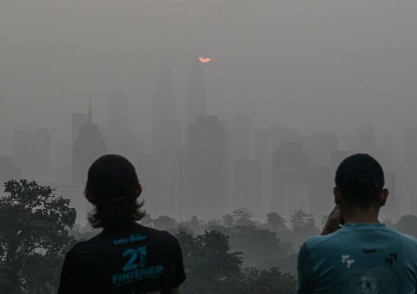 Kabut Asap : AFP_Jam Sta Rosa